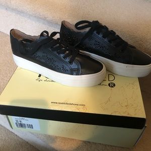 Restricted Vulcanized Lace-up Sneaker black size 7